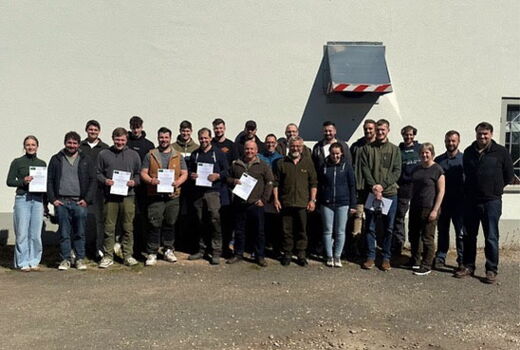 Erfolgreicher Sachkundelehrgang auf dem Hofgut Neumühle – 41 neue Fachkräfte für die landwirtschaftliche Wildhaltung